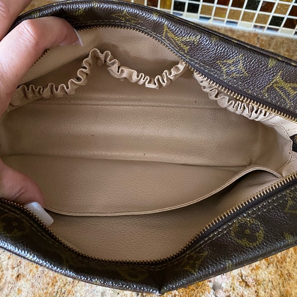 LOUIS VUITTON Monogram Trousse Toilette 28 - Picture 15 of 17